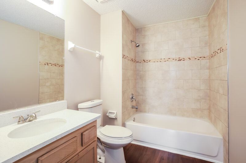 1,700/Mo, 6564 Lacey Ct Jacksonville, FL 32244 Main Bathroom View