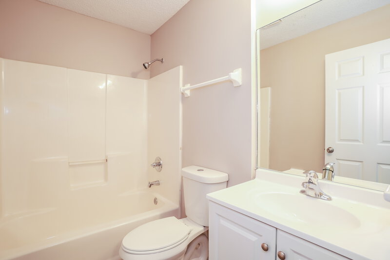 1,700/Mo, 6564 Lacey Ct Jacksonville, FL 32244 Bathroom View
