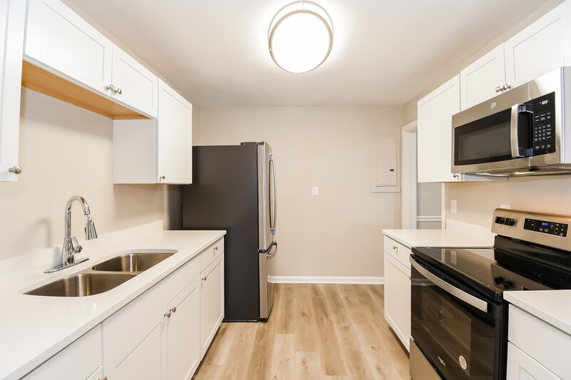 1,495/Mo, 657 Stanwick Rd Jacksonville, FL 32208 Kitchen View