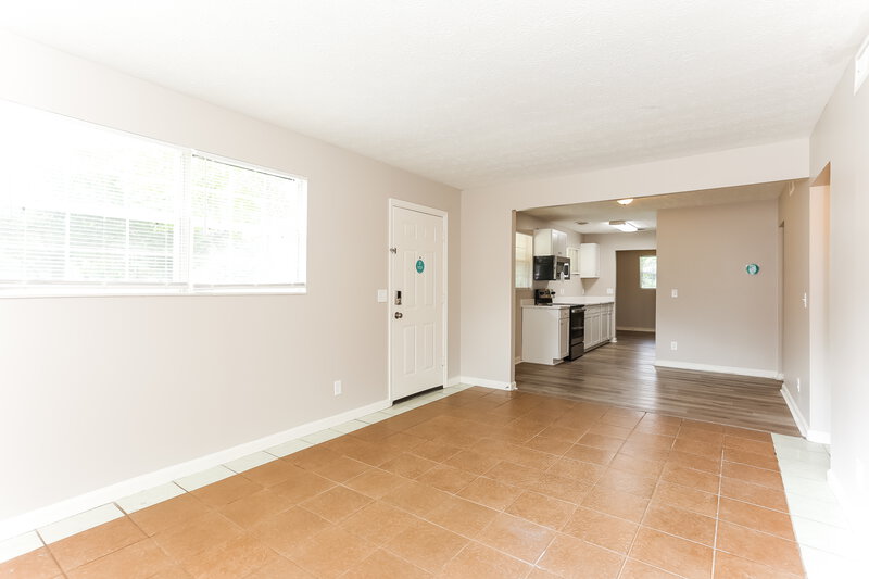 1,400/Mo, 6656 Valiant Dr Jacksonville, FL 32210 Living Room View 2