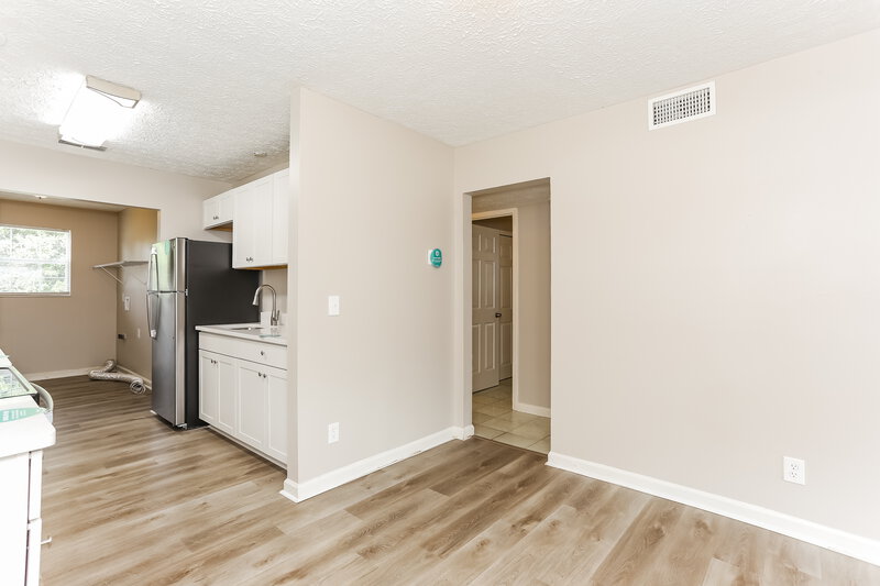 1,400/Mo, 6656 Valiant Dr Jacksonville, FL 32210 Living Room View 3