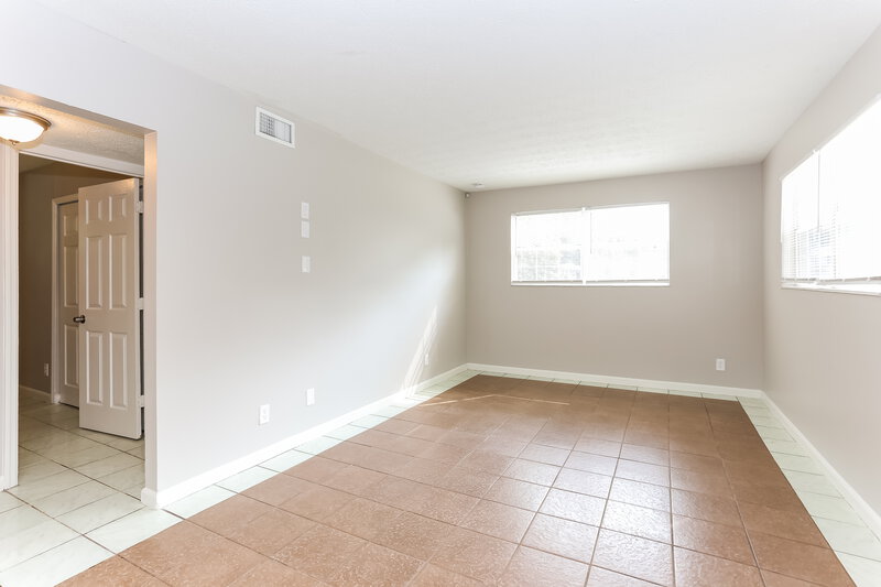 1,400/Mo, 6656 Valiant Dr Jacksonville, FL 32210 Dining Room View