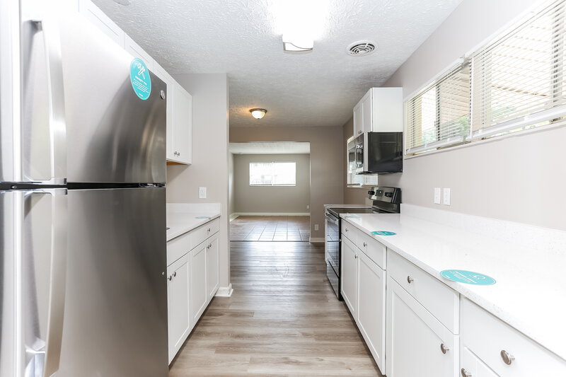 1,400/Mo, 6656 Valiant Dr Jacksonville, FL 32210 Kitchen View