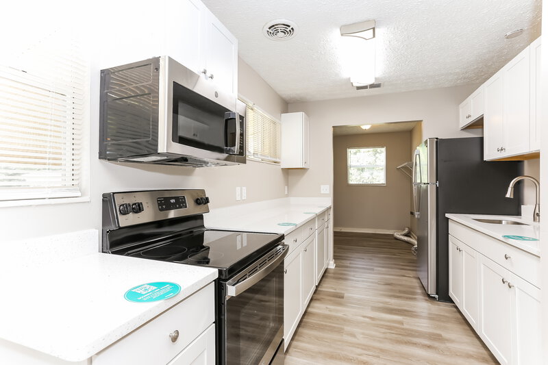 1,400/Mo, 6656 Valiant Dr Jacksonville, FL 32210 Kitchen View 2