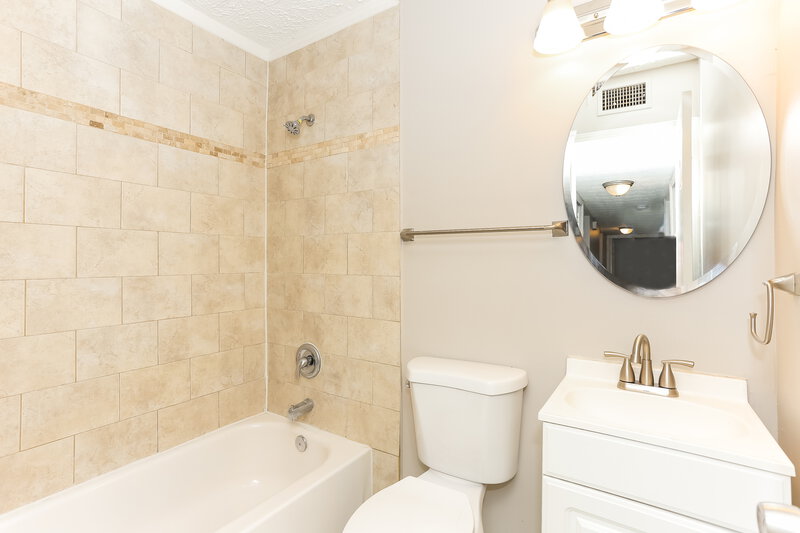 1,400/Mo, 6656 Valiant Dr Jacksonville, FL 32210 Bathroom View