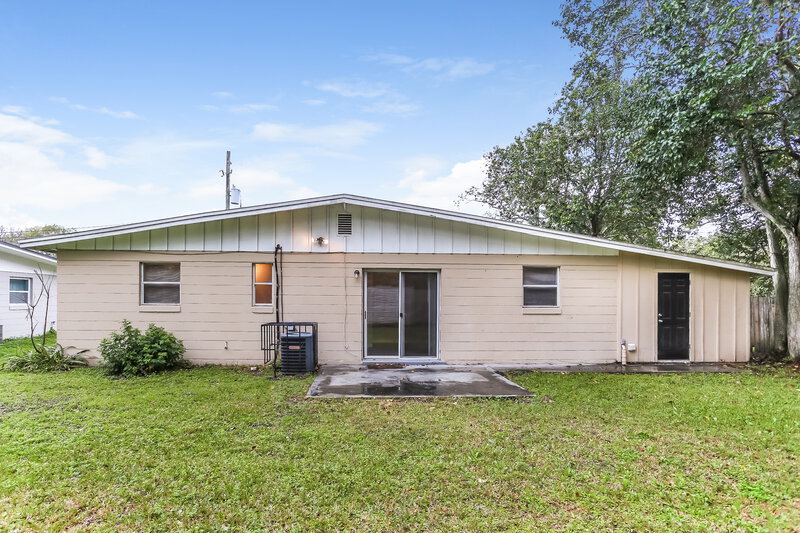 1,415/Mo, 6716 Herst Ln Jacksonville, FL 32210 Rear View