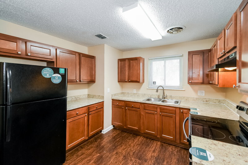1,475/Mo, 6732 Mopsy Ln Jacksonville, FL 32210 Kitchen View