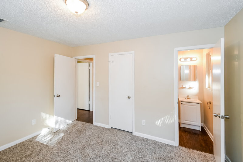 1,475/Mo, 6732 Mopsy Ln Jacksonville, FL 32210 Main Bedroom View 2
