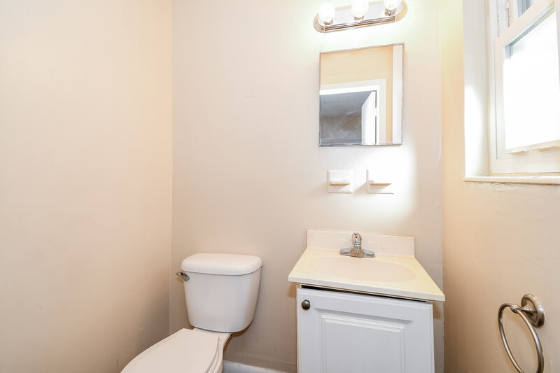1,475/Mo, 6732 Mopsy Ln Jacksonville, FL 32210 Main Bathroom View