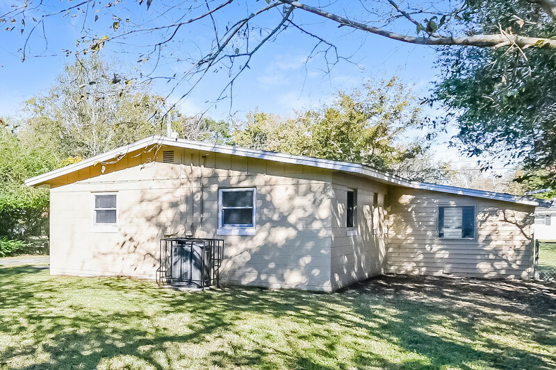 1,475/Mo, 6732 Mopsy Ln Jacksonville, FL 32210 Rear View