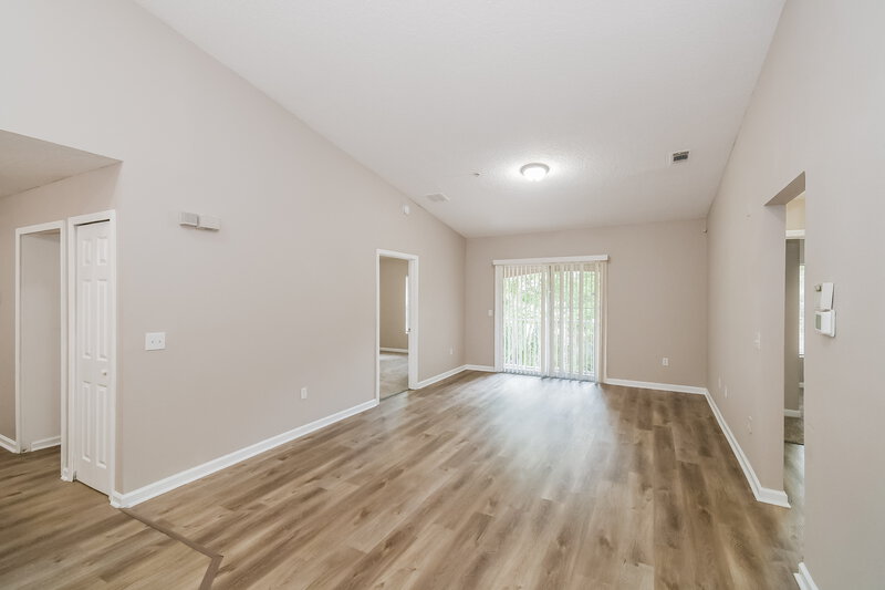 1,320/Mo, 6788 Manotak Oaks Dr Unit 202 Jacksonville, FL 32210 Living Room View