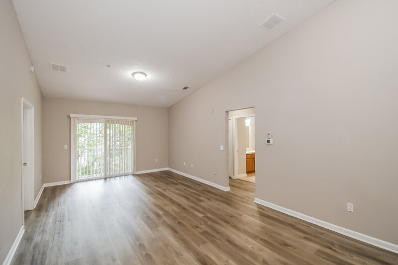 1,320/Mo, 6788 Manotak Oaks Dr Unit 202 Jacksonville, FL 32210 Living Room View 2