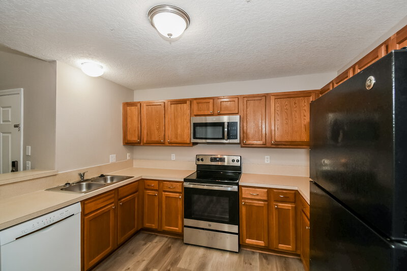 1,320/Mo, 6788 Manotak Oaks Dr Unit 202 Jacksonville, FL 32210 Kitchen View 2