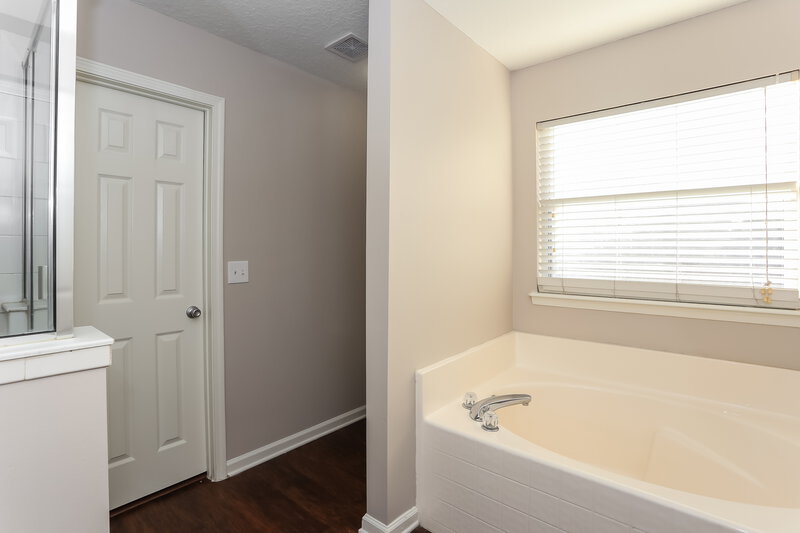2,730/Mo, 6827 Rapid River Dr Jacksonville, FL 32219 Main Bathroom View 2