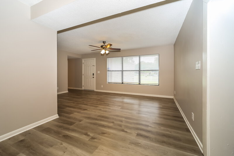 1,565/Mo, 6904 Cherbourg Ave S Jacksonville, FL 32205 Living Room View