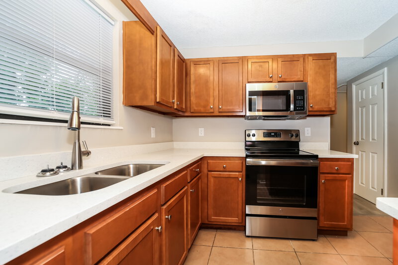 1,565/Mo, 6904 Cherbourg Ave S Jacksonville, FL 32205 Kitchen View