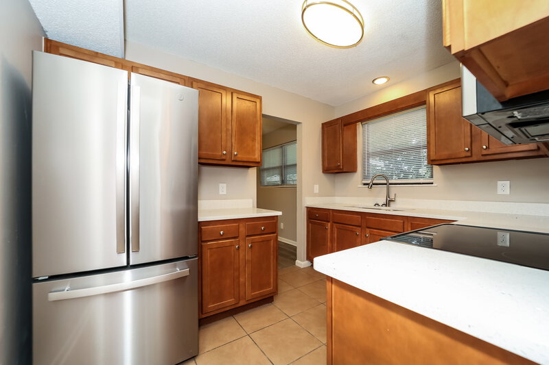 1,565/Mo, 6904 Cherbourg Ave S Jacksonville, FL 32205 Kitchen View 2
