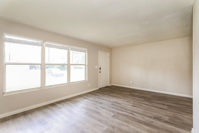 1,445/Mo, 6930 Bernay Ave Jacksonville, FL 32205 Living Room View 2