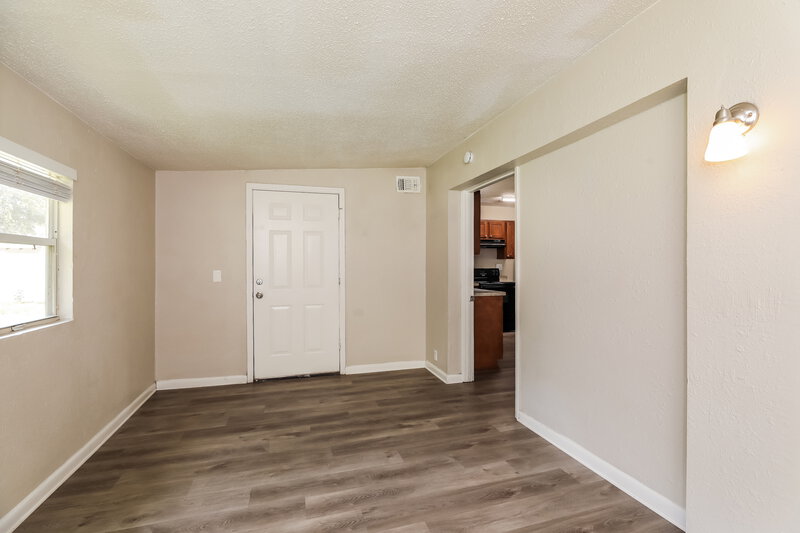 1,445/Mo, 6930 Bernay Ave Jacksonville, FL 32205 Office View 2
