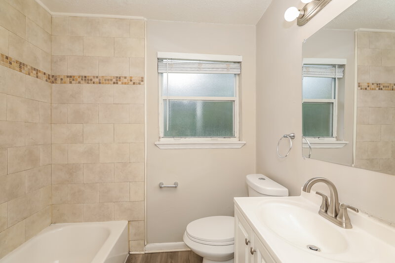 1,445/Mo, 6930 Bernay Ave Jacksonville, FL 32205 Bathroom View