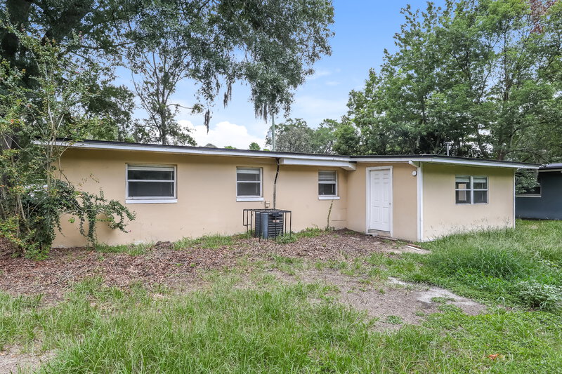 1,445/Mo, 6930 Bernay Ave Jacksonville, FL 32205 Rear View