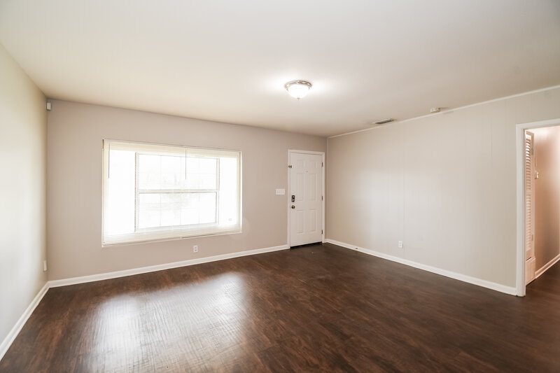 1,600/Mo, 7059 Melvin Rd Jacksonville, FL 32210 Living Room View