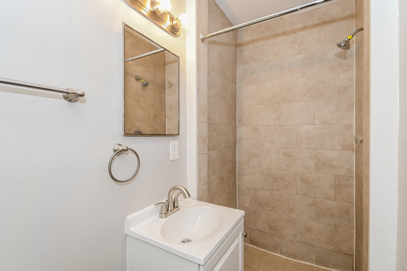 1,600/Mo, 7059 Melvin Rd Jacksonville, FL 32210 Bathroom View