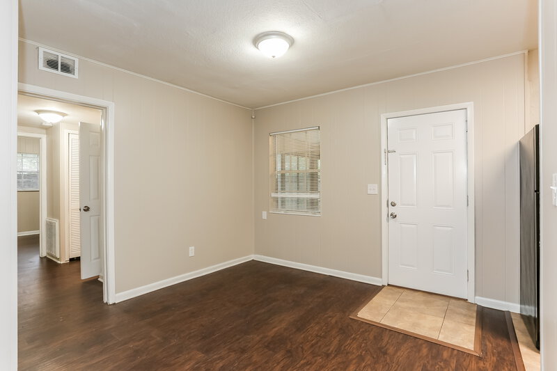 1,380/Mo, 7137 Pellias Rd Jacksonville, FL 32211 Dining Room View 2