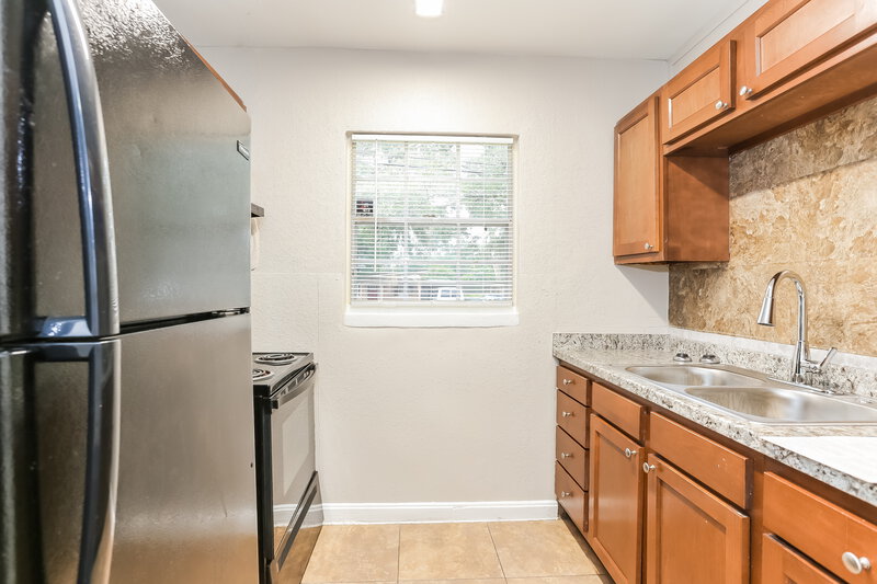 1,380/Mo, 7137 Pellias Rd Jacksonville, FL 32211 Kitchen View 2