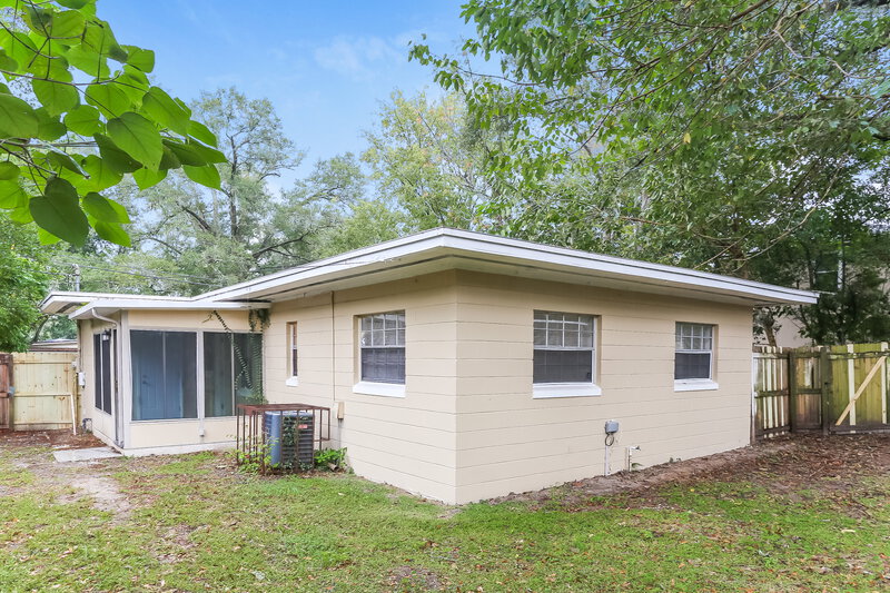 1,380/Mo, 7137 Pellias Rd Jacksonville, FL 32211 Rear View