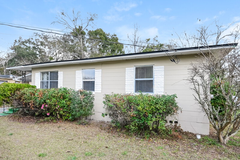 1,210/Mo, 7211 Rhode Island Dr E Jacksonville, FL 32209 Front View