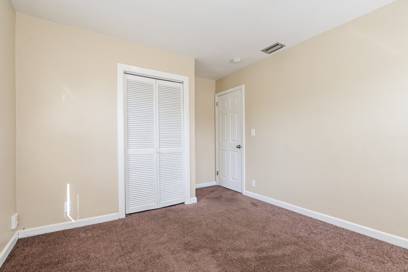 1,210/Mo, 7211 Rhode Island Dr E Jacksonville, FL 32209 Main Bedroom View 2