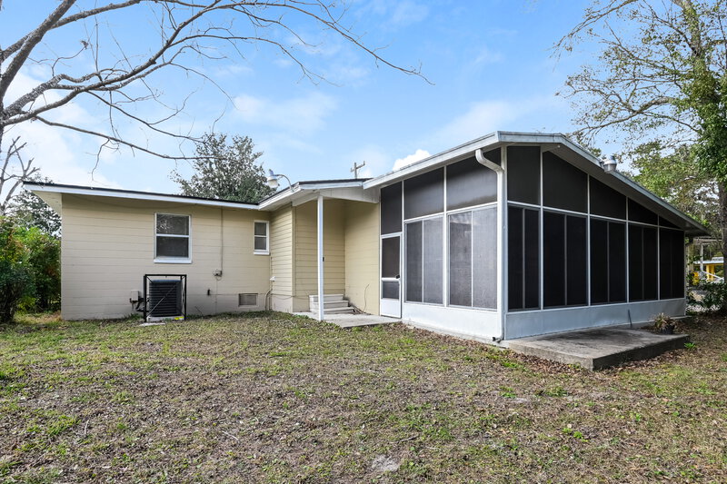 1,210/Mo, 7211 Rhode Island Dr E Jacksonville, FL 32209 Rear View