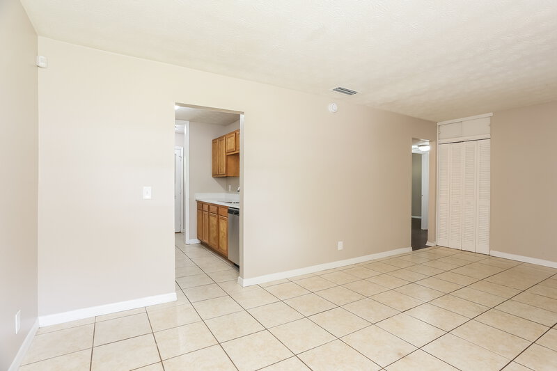 1,305/Mo, 7233 Eudine Dr S Jacksonville, FL 32210 Living Room View 2
