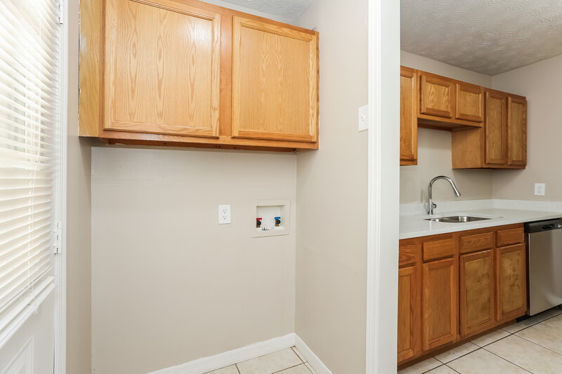 1,305/Mo, 7233 Eudine Dr S Jacksonville, FL 32210 Laundry Room View