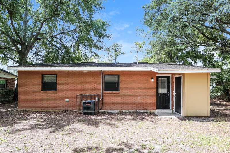 1,305/Mo, 7233 Eudine Dr S Jacksonville, FL 32210 Rear View
