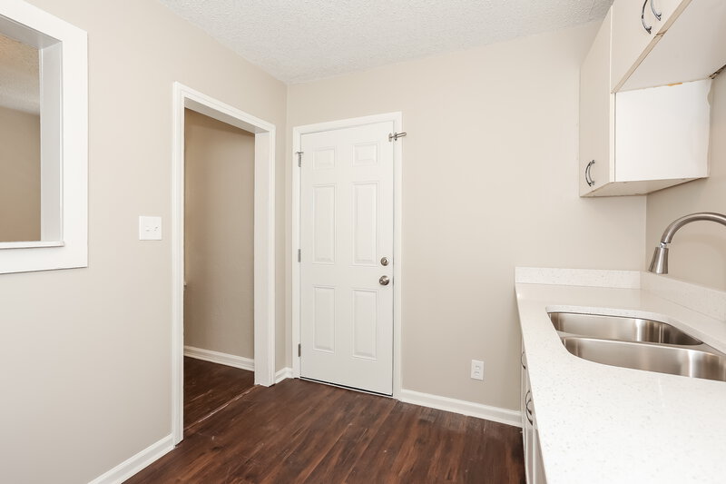 1,235/Mo, 730 Stanwick Rd Jacksonville, FL 32208 Kitchen View 2