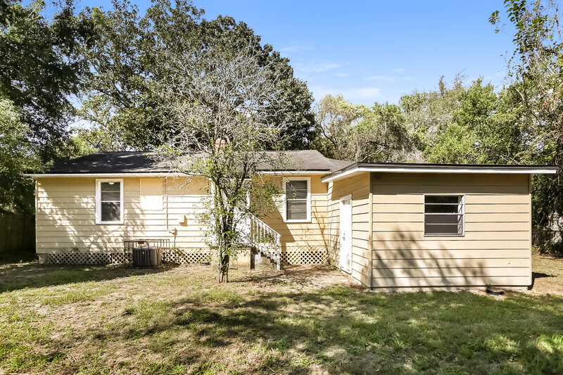 1,235/Mo, 730 Stanwick Rd Jacksonville, FL 32208 Rear View