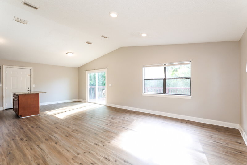 1,620/Mo, 7312 Laura St N Jacksonville, FL 32208 Living Room View