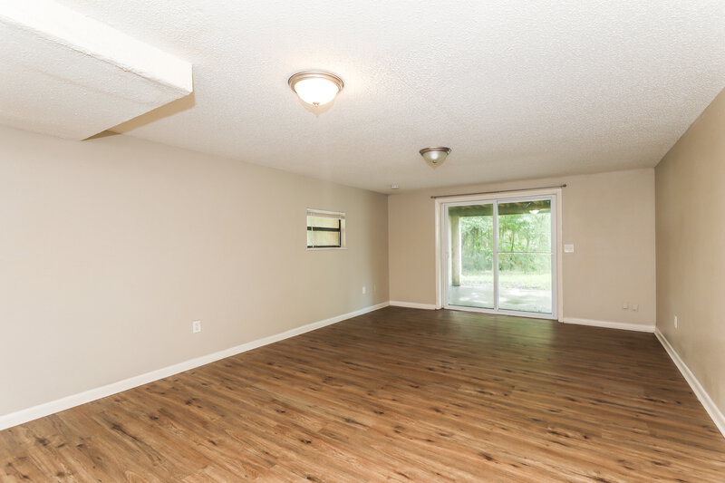 1,620/Mo, 7312 Laura St N Jacksonville, FL 32208 Family Room View 2