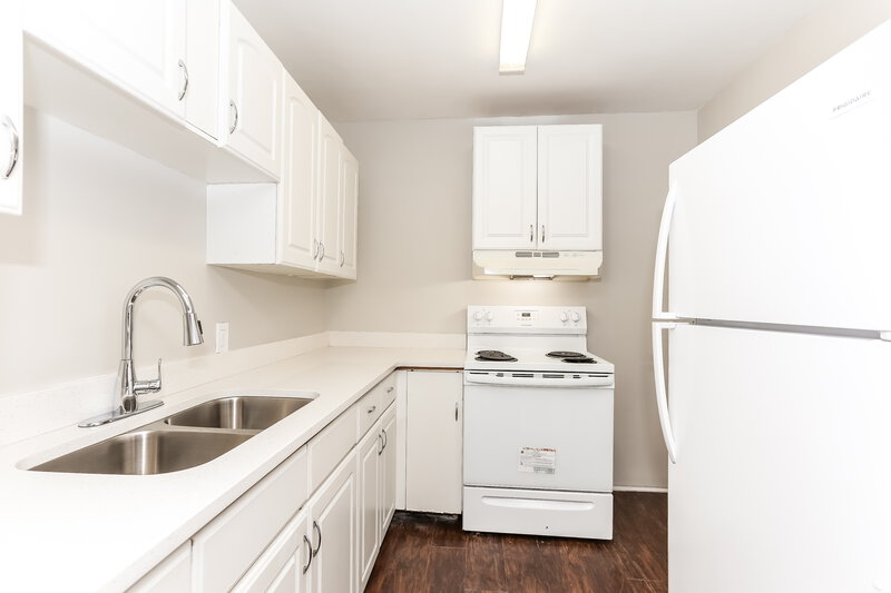 1,400/Mo, 735 Linda Dr N Jacksonville, FL 32208 Kitchen View