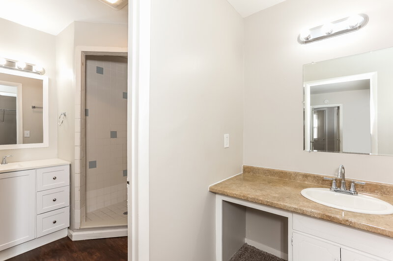 1,400/Mo, 735 Linda Dr N Jacksonville, FL 32208 Main Bathroom View