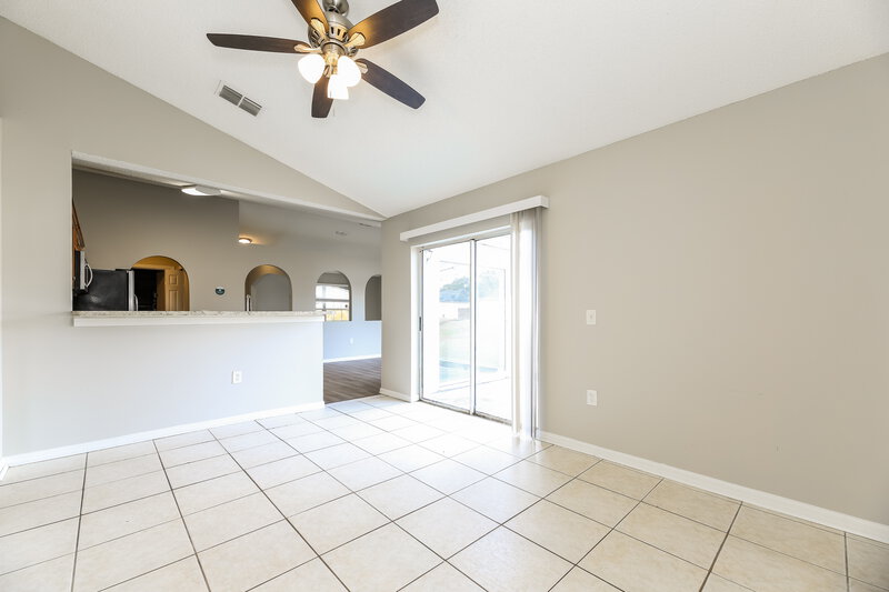 1,670/Mo, 7385 Overland Park Blvd W Jacksonville, FL 32244 Living Room View 2