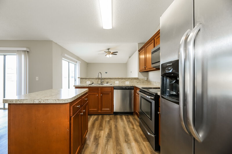 1,670/Mo, 7385 Overland Park Blvd W Jacksonville, FL 32244 Kitchen View 2