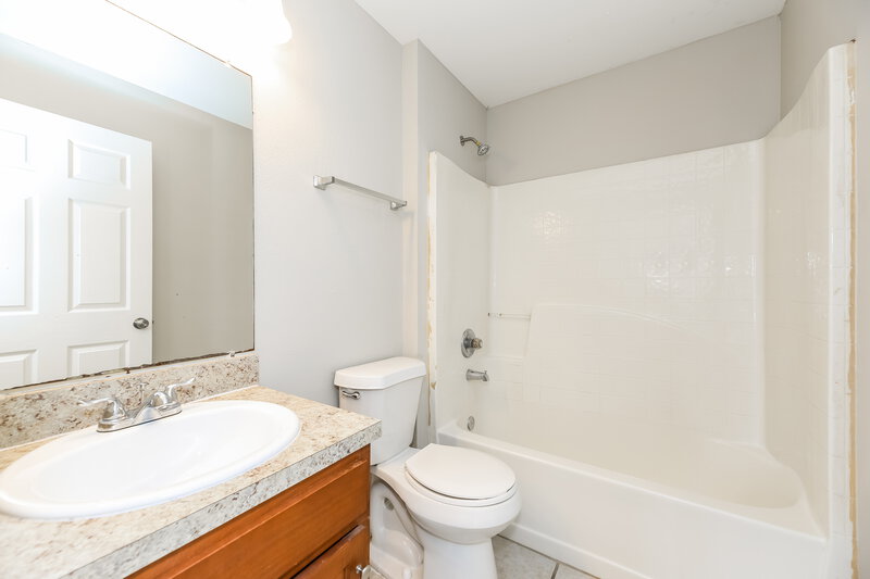 1,670/Mo, 7385 Overland Park Blvd W Jacksonville, FL 32244 Bathroom View
