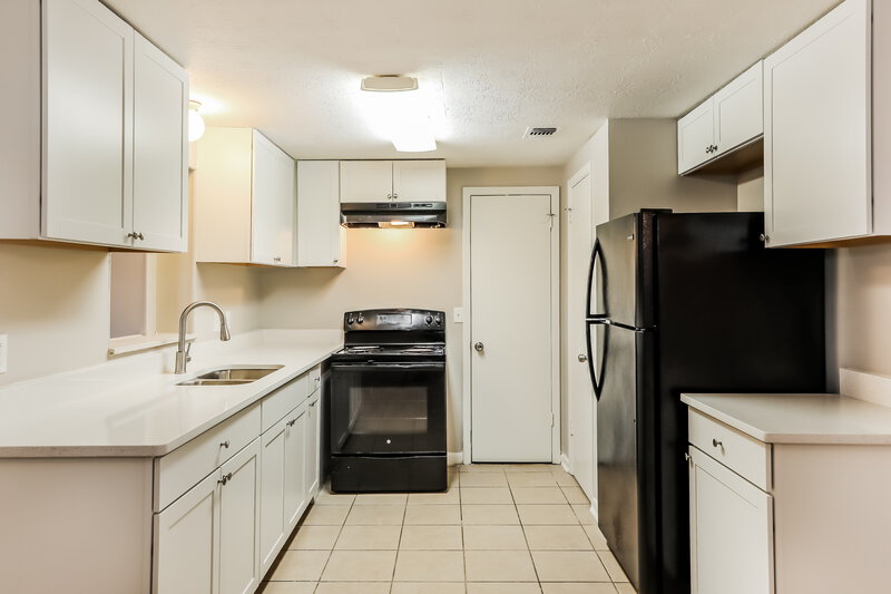 1,705/Mo, 7573 Patrice Ct Jacksonville, FL 32210 Kitchen View