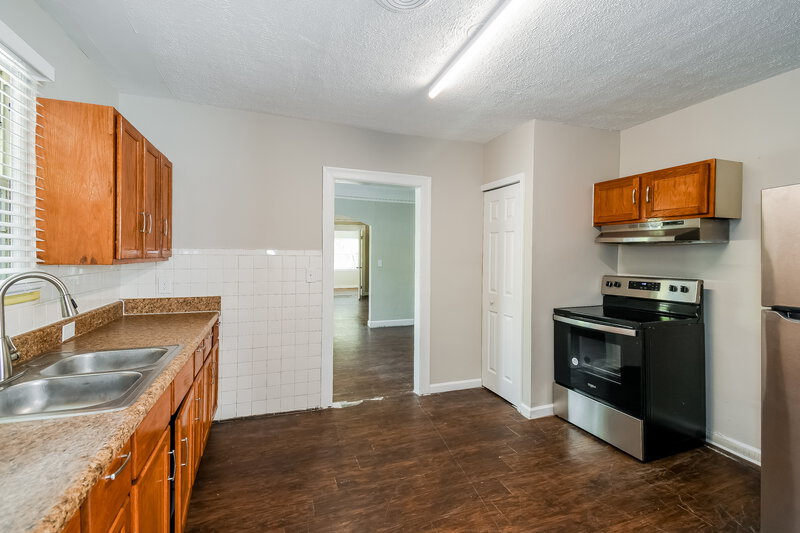 1,250/Mo, 758 Mackinaw St Jacksonville, FL 32254 Kitchen View 2