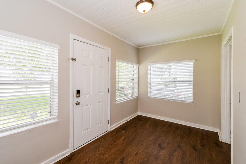 1,250/Mo, 758 Mackinaw St Jacksonville, FL 32254 Screen Porch View