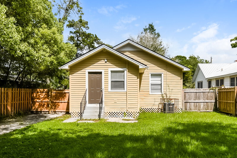1,250/Mo, 758 Mackinaw St Jacksonville, FL 32254 Rear View