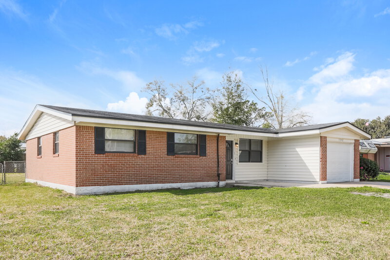 1,635/Mo, 7642 Contour Dr Jacksonville, FL 32221 Front View